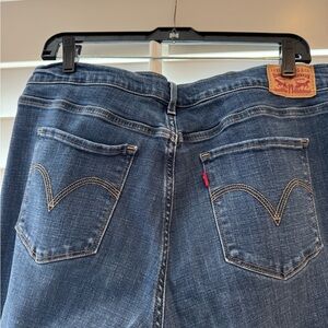 Classic Straight Women's Levi Jeans